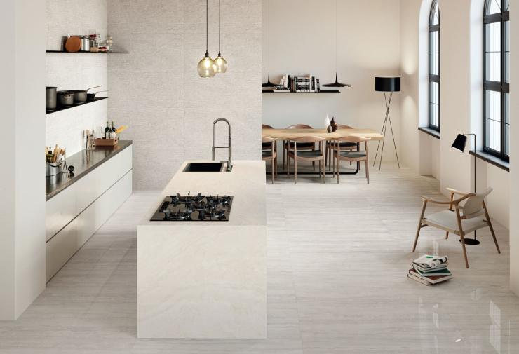 Schmitt-Ney-SFCP-entre-durabilite-et-charme-intemporel-adoptez-le-carrelage-travertin-dans-votre-salle-de-bain